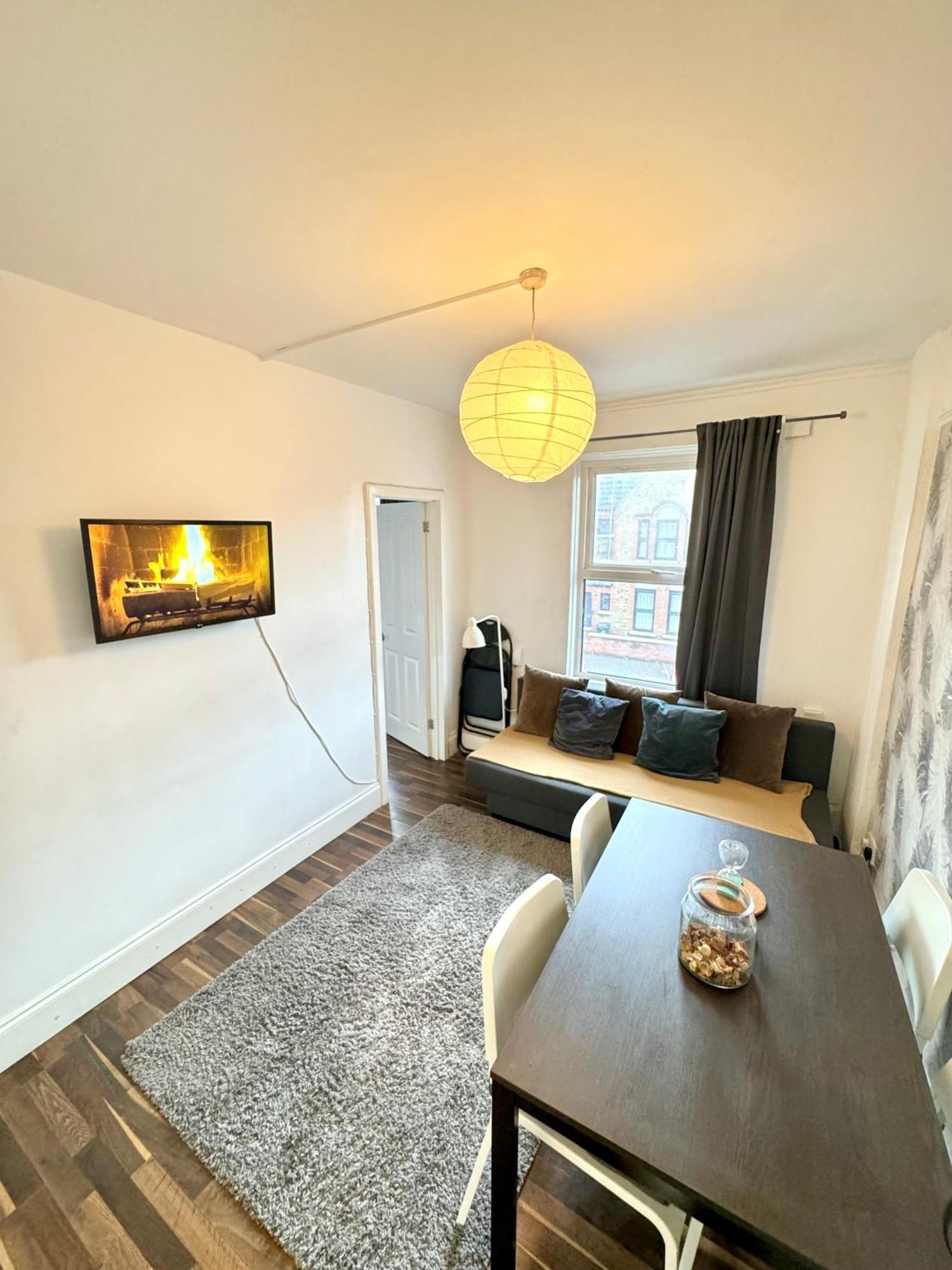 2 Bed Apt Sofa Bed Up To 6 London Exterior photo