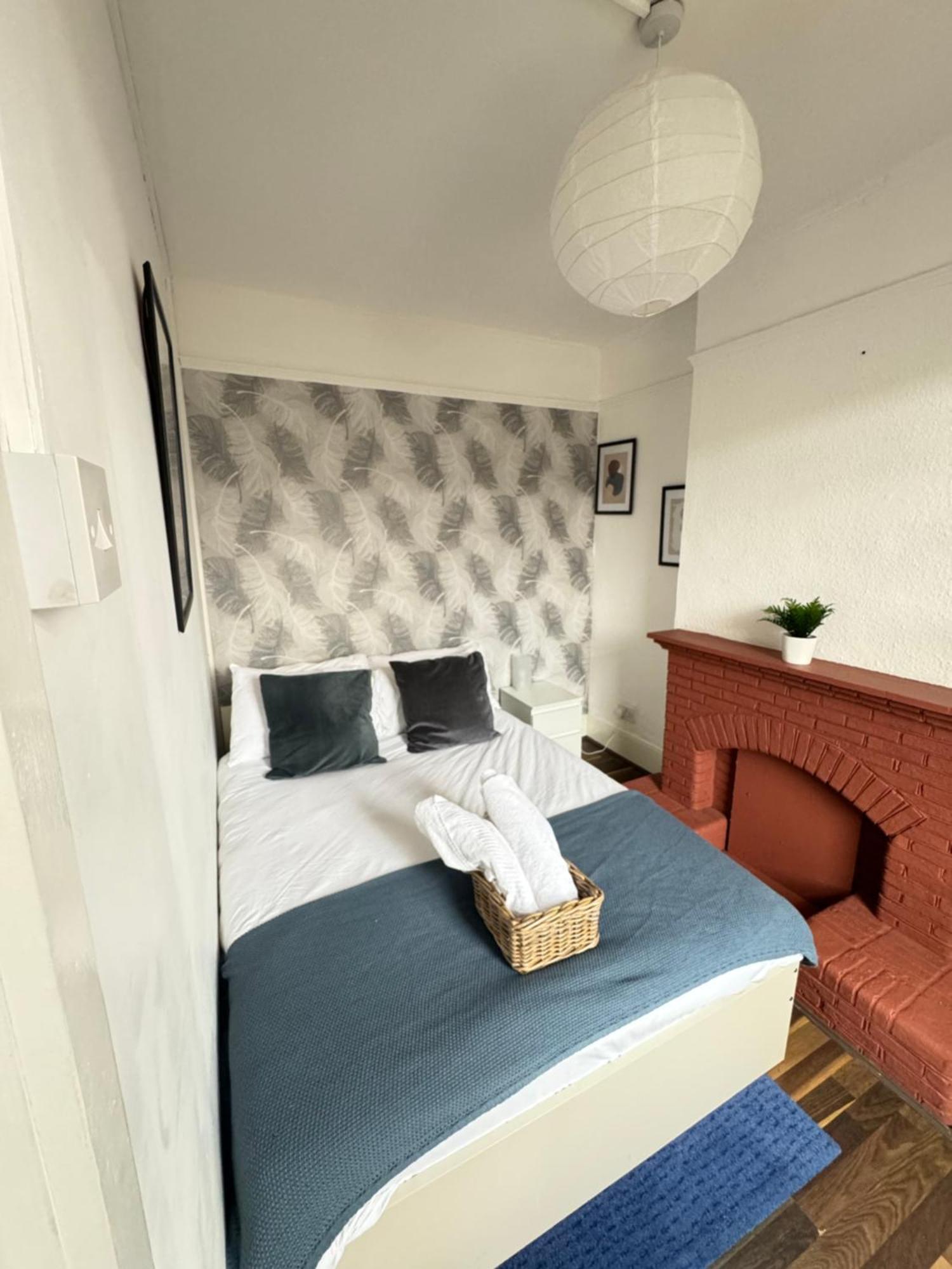 2 Bed Apt Sofa Bed Up To 6 London Exterior photo