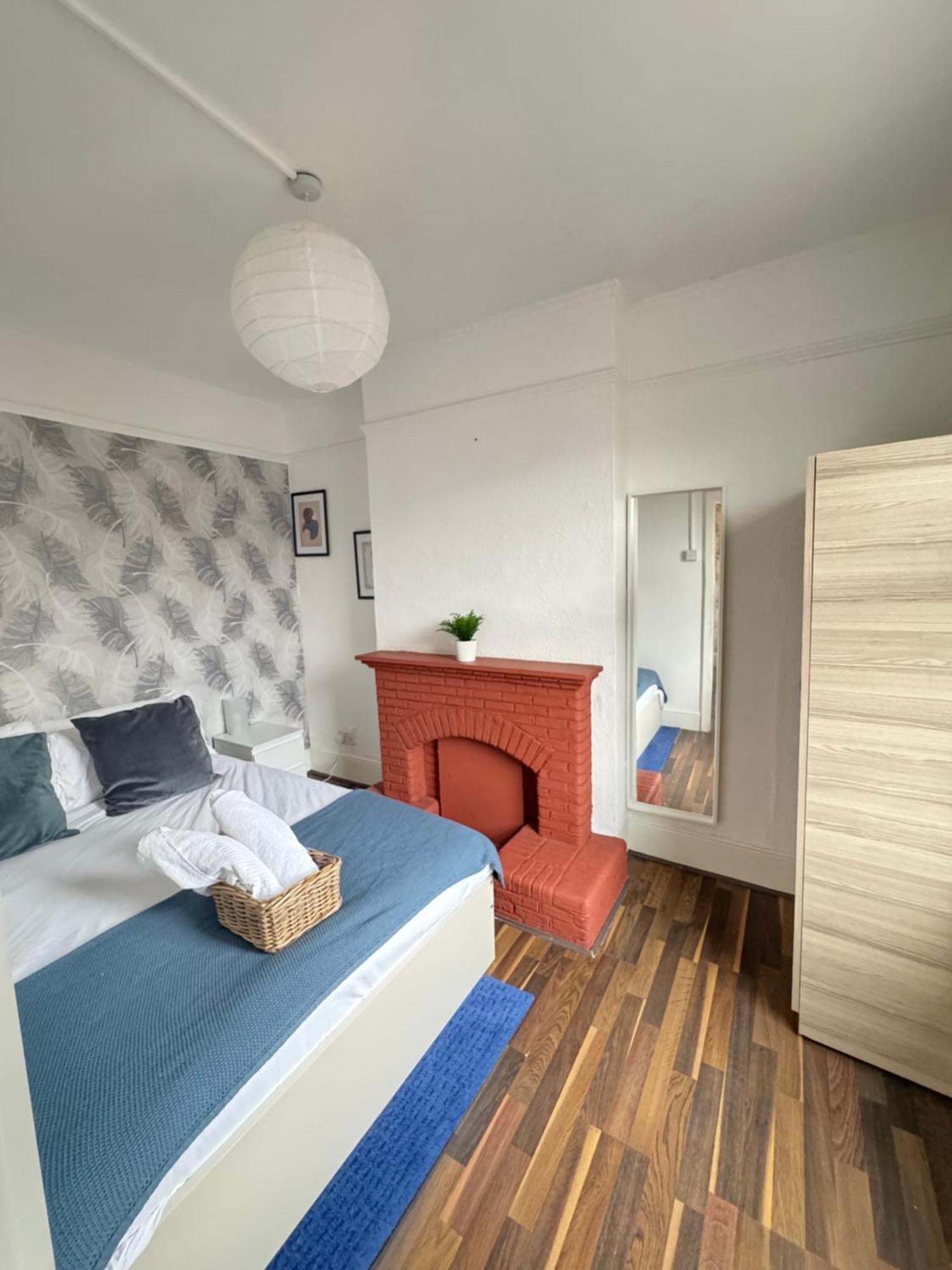 2 Bed Apt Sofa Bed Up To 6 London Exterior photo