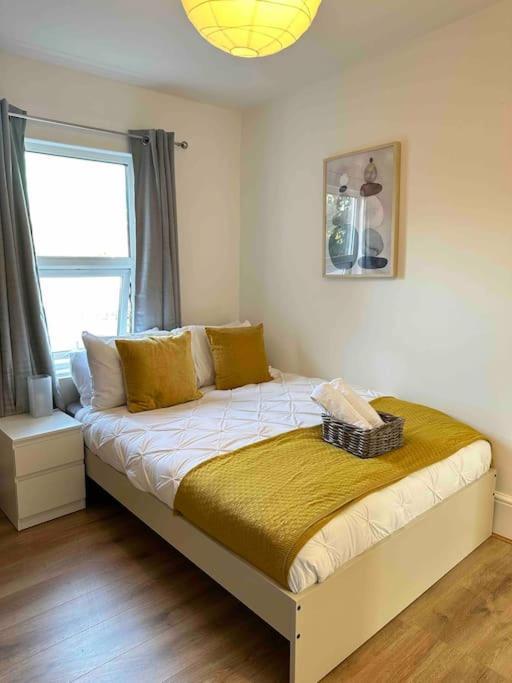 2 Bed Apt Sofa Bed Up To 6 London Exterior photo