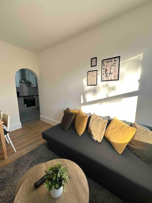 2 Bed Apt Sofa Bed Up To 6 London Exterior photo