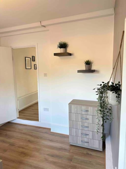 2 Bed Apt Sofa Bed Up To 6 London Exterior photo