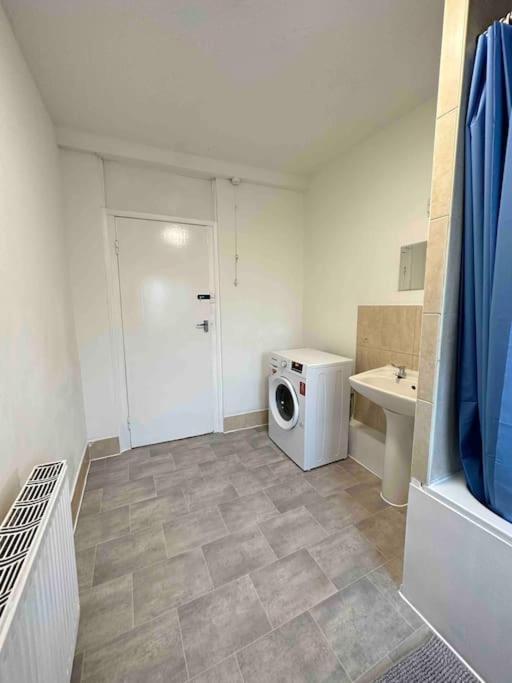 2 Bed Apt Sofa Bed Up To 6 London Exterior photo