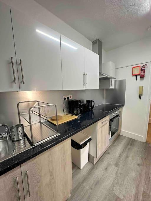 2 Bed Apt Sofa Bed Up To 6 London Exterior photo