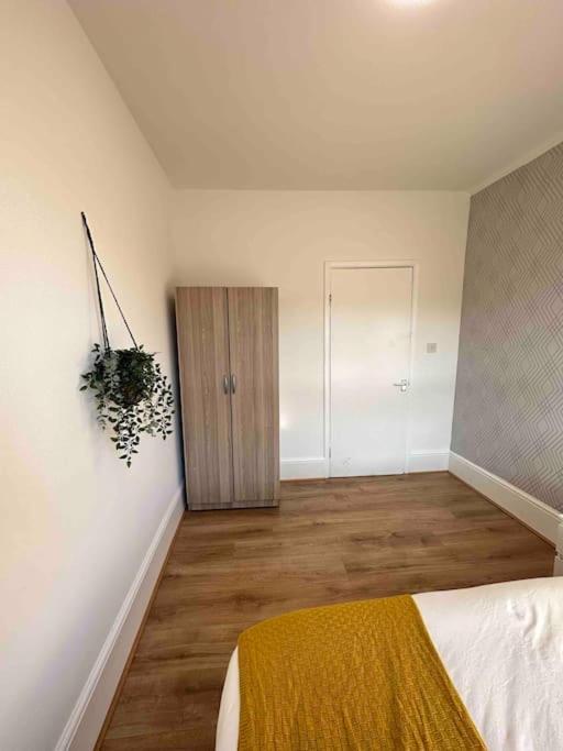 2 Bed Apt Sofa Bed Up To 6 London Exterior photo
