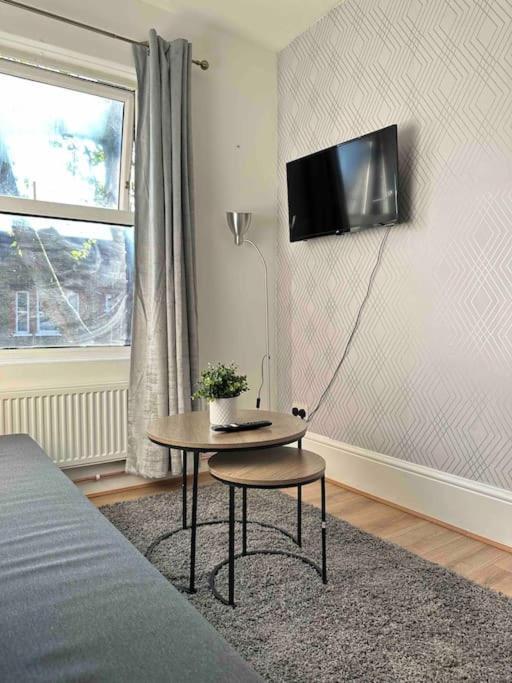 2 Bed Apt Sofa Bed Up To 6 London Exterior photo