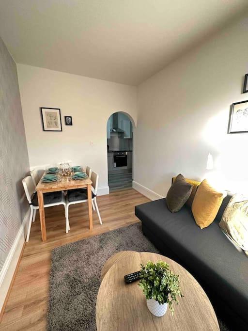 2 Bed Apt Sofa Bed Up To 6 London Exterior photo